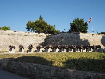 Apartment for 2 with BBQ and Yard in Fažana