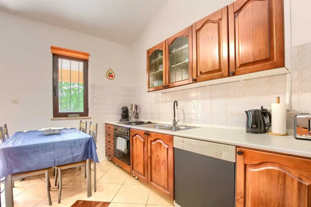 Pet-Friendly 2-Bedroom Apartment in Vinkuran