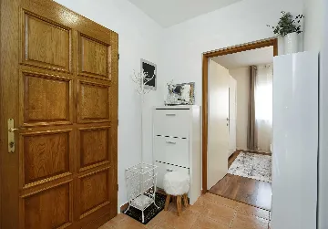 1-Bedroom Apartment with Parking in Jadreški