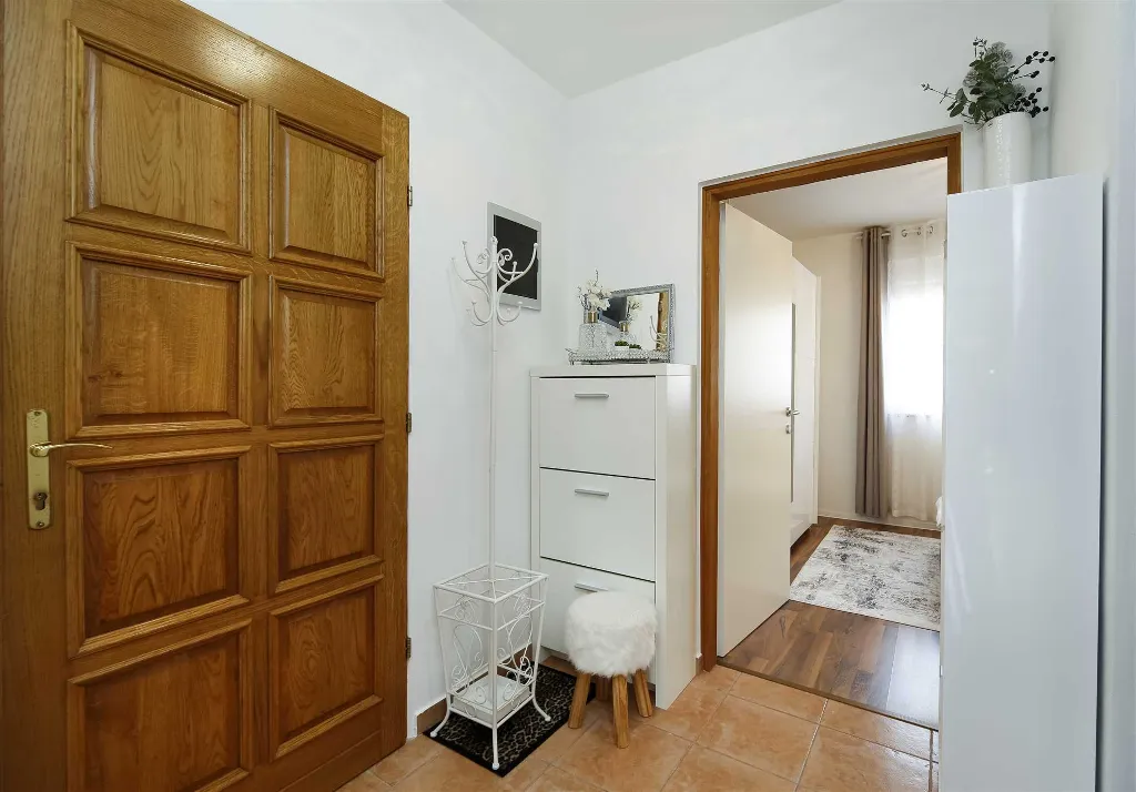 1-Bedroom Apartment with Parking in Jadreški