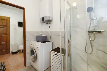 1-Bedroom Apartment with Parking in Jadreški