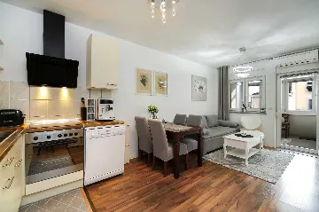 1-Bedroom Apartment with Parking in Jadreški