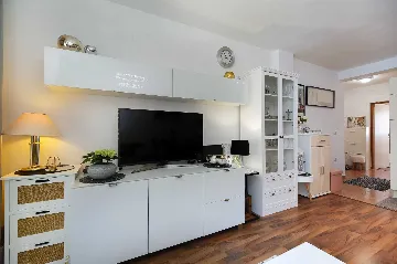 1-Bedroom Apartment with Parking in Jadreški