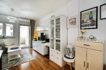 1-Bedroom Apartment with Parking in Jadreški
