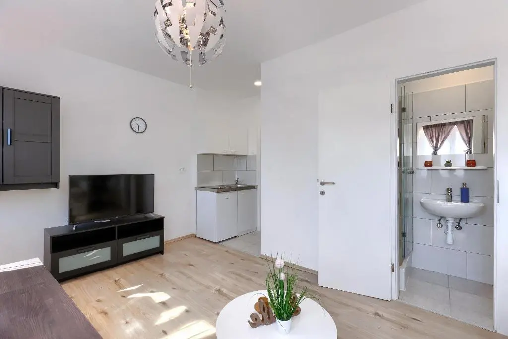 Pula Studio for 2 Guests with Parking