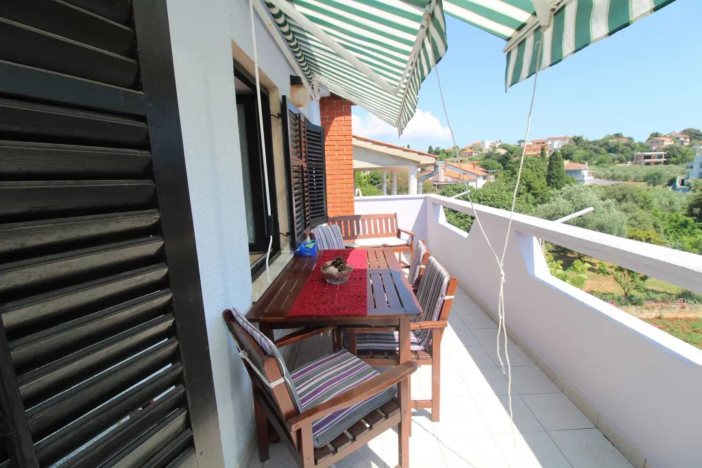 Two-Bedroom Apartment in Vinkuran for 5 Guests