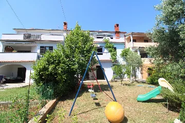 1-Bedroom Apartment in Vinkuran for Up to 3