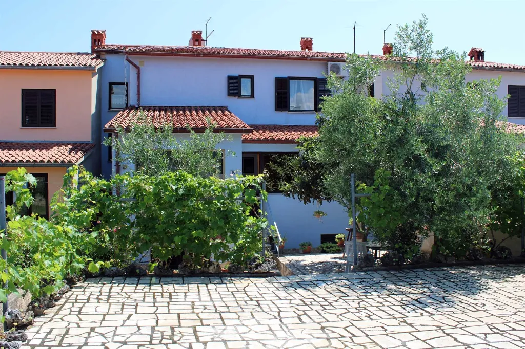 1-Bedroom Apartment in Vinkuran for Up to 3