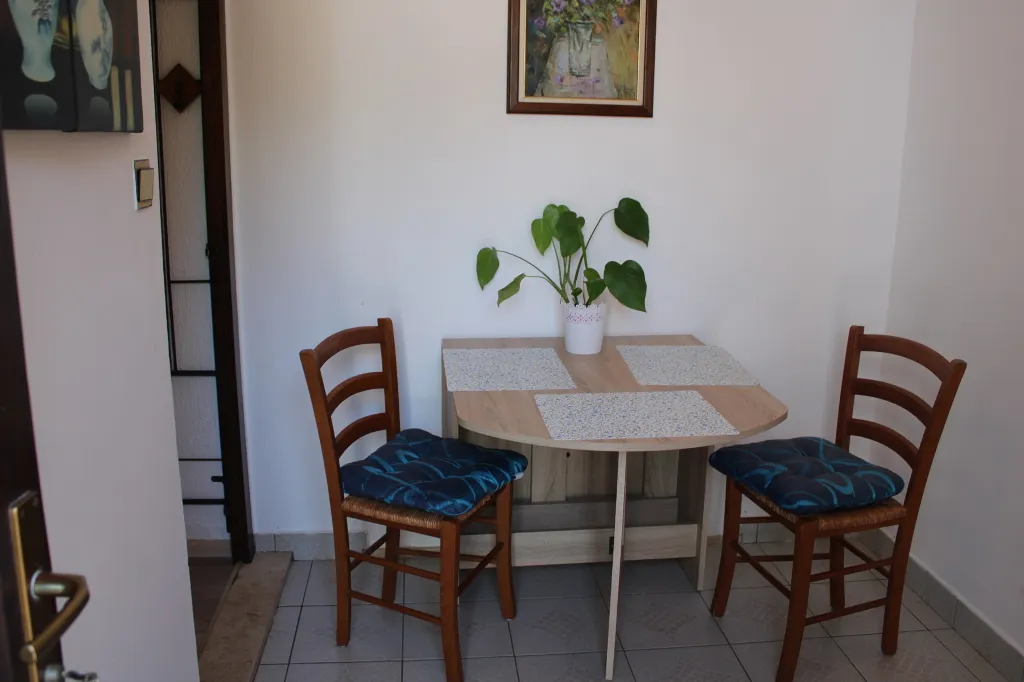 1-Bedroom Apartment in Vinkuran for Up to 3