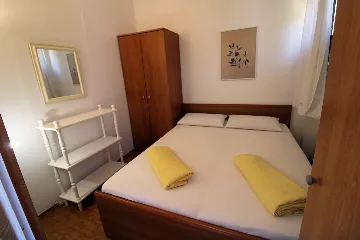 1-Bedroom Apartment in Vinkuran for Up to 3