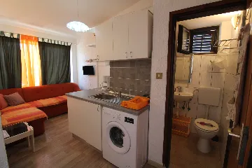 1-Bedroom Apartment in Vinkuran for Up to 3