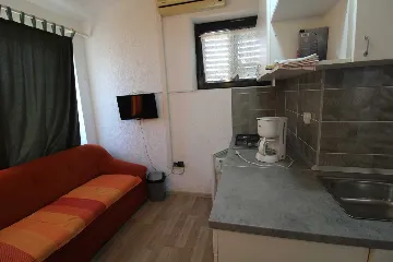 1-Bedroom Apartment in Vinkuran for Up to 3