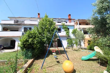 1-Bedroom Apartment in Vinkuran for Up to 4 Guests