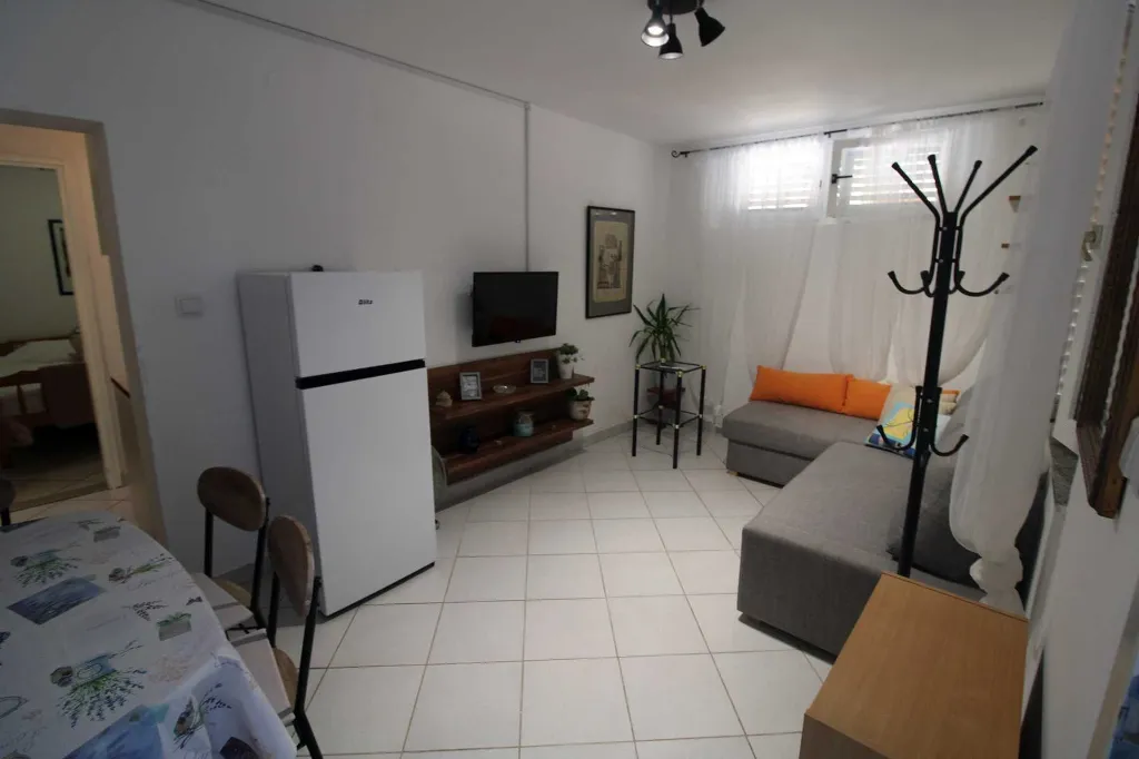 1-Bedroom Apartment in Vinkuran for Up to 4 Guests