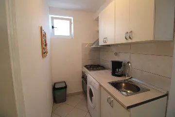 1-Bedroom Apartment in Vinkuran for Up to 4 Guests
