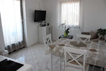 One-Bedroom Apartment for 3 in Premantura