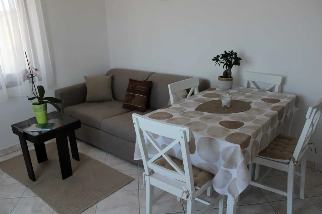 One-Bedroom Apartment for 3 in Premantura