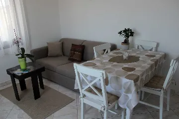 One-Bedroom Apartment for 3 in Premantura