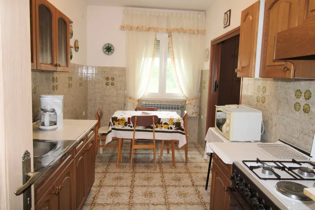 3-Bedroom Apartment in Ližnjan for up to 5