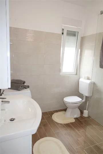 3-Bedroom Apartment in Ližnjan for up to 5