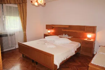 3-Bedroom Apartment in Ližnjan for up to 5