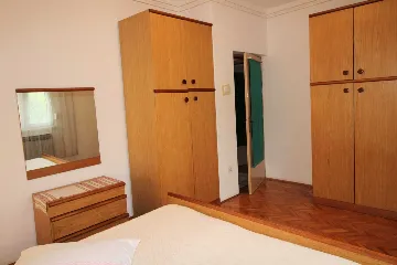 3-Bedroom Apartment in Ližnjan for up to 5