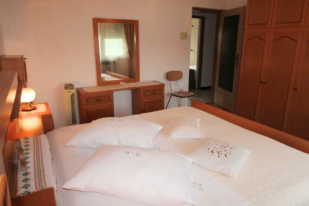 3-Bedroom Apartment in Ližnjan for up to 5