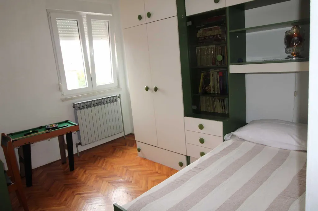 3-Bedroom Apartment in Ližnjan for up to 5