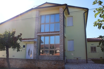 3-Bedroom Apartment in Ližnjan for up to 5
