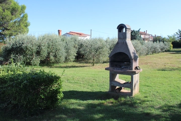 3-Bedroom Apartment in Ližnjan for up to 5