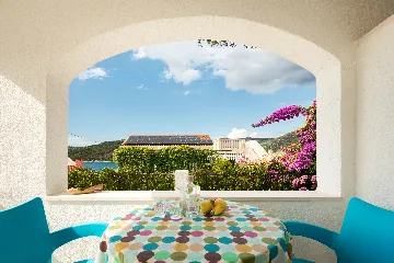 Coastal Hideaway Apartment Seget Vranjica