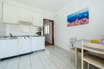 Coastal Hideaway Apartment Seget Vranjica