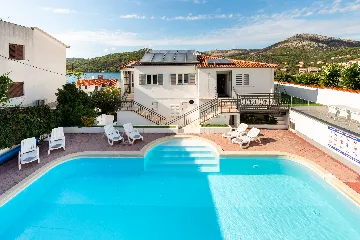 Adriatic Coast Retreat Apartment, Seget Vranjica