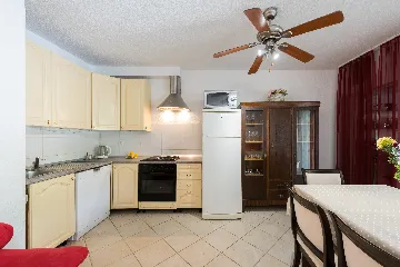 Adriatic Coast Retreat Apartment, Seget Vranjica