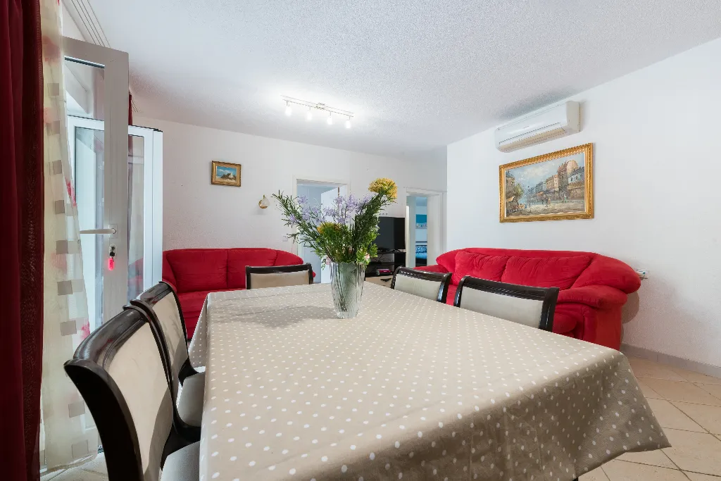 Adriatic Coast Retreat Apartment, Seget Vranjica