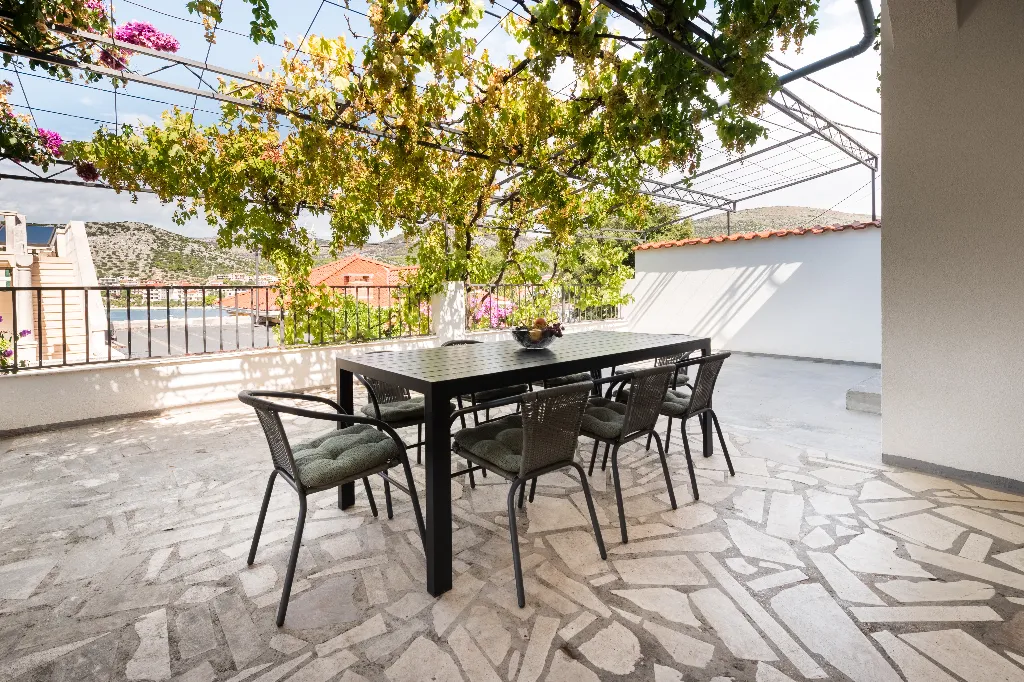 Adriatic Coast Retreat Apartment, Seget Vranjica