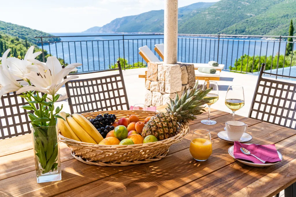 Seaside Infinity Villa with Private Estate, Molunat