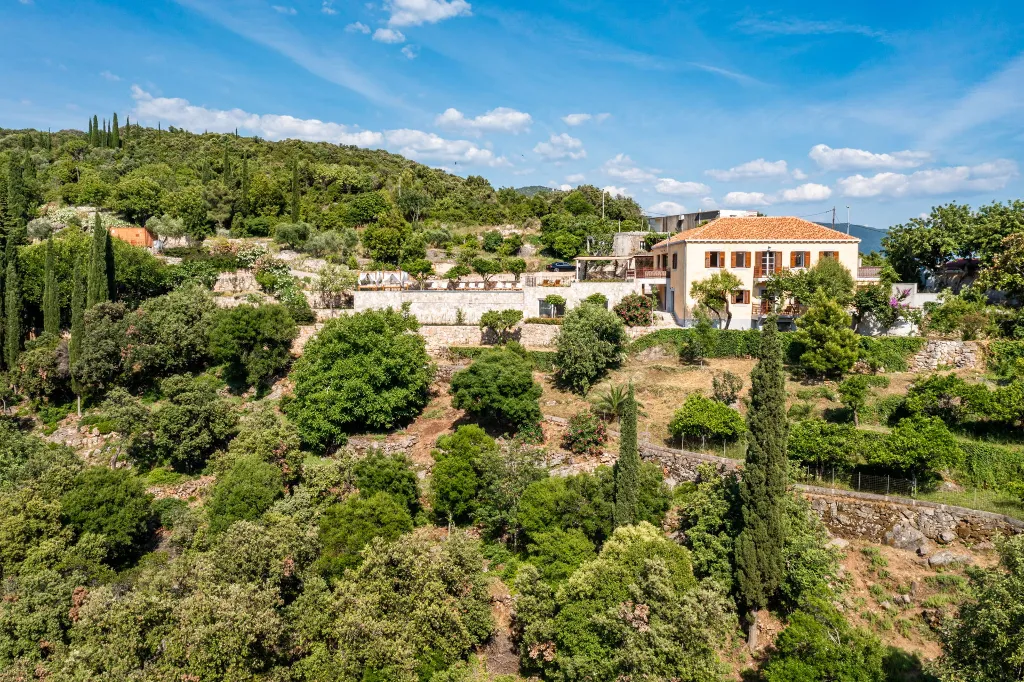 Seaside Infinity Villa with Private Estate, Molunat