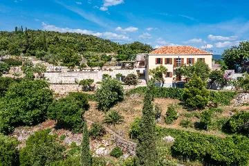 Seaside Infinity Villa with Private Estate, Molunat