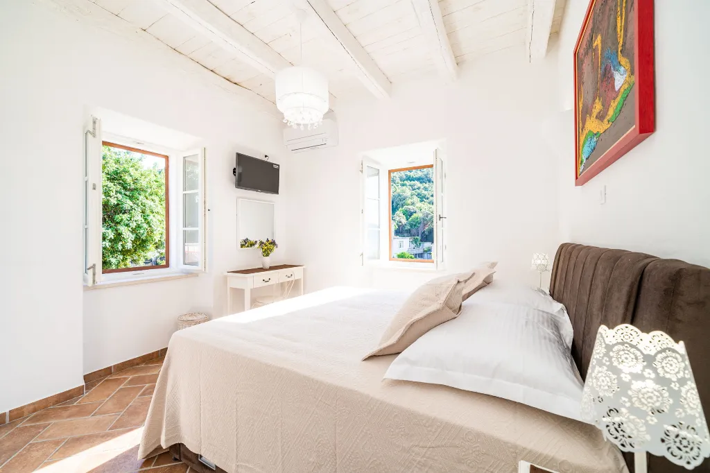 Seaside Infinity Villa with Private Estate, Molunat