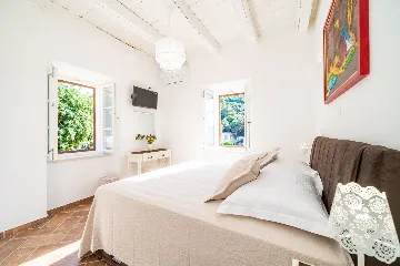 Seaside Infinity Villa with Private Estate, Molunat