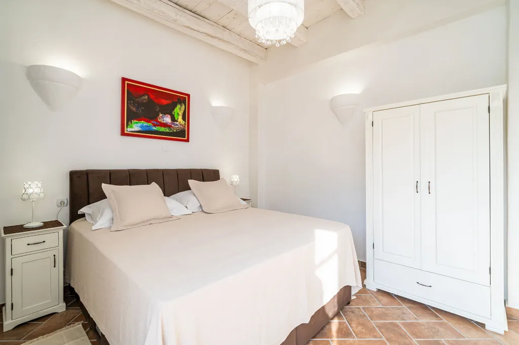 Seaside Infinity Villa with Private Estate, Molunat