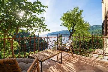 Seaside Infinity Villa with Private Estate, Molunat