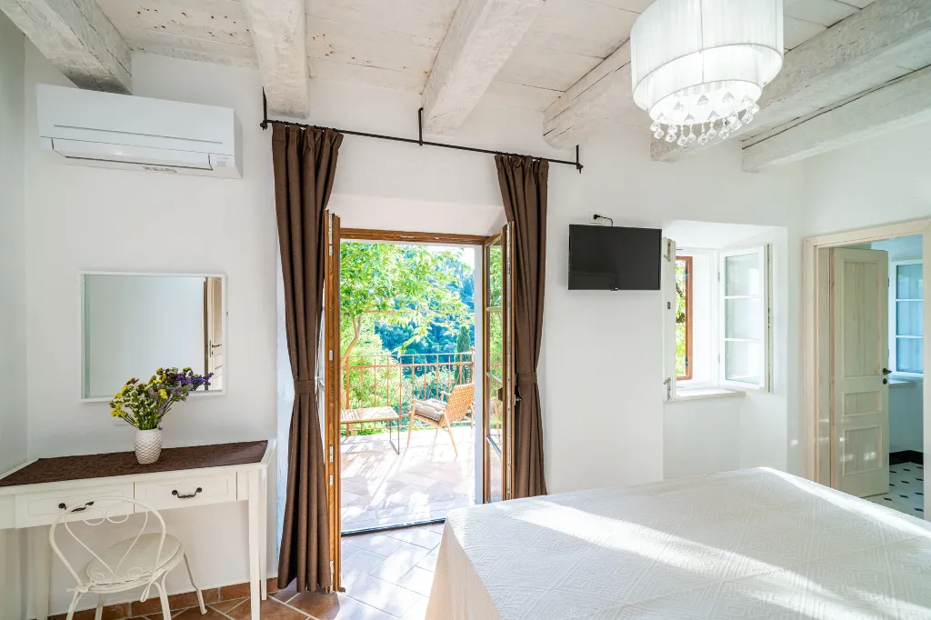 Seaside Infinity Villa with Private Estate, Molunat