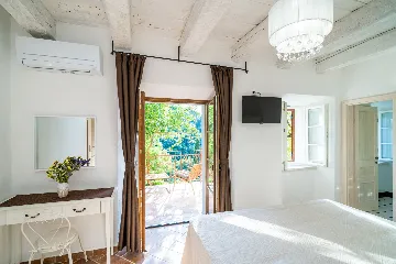 Seaside Infinity Villa with Private Estate, Molunat