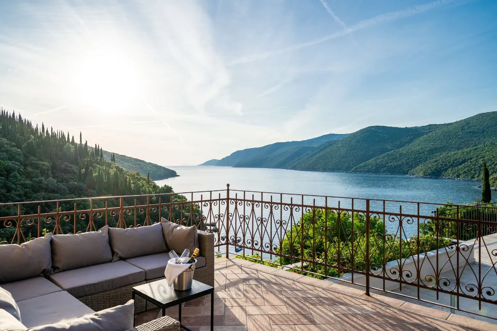 Seaside Infinity Villa with Private Estate, Molunat
