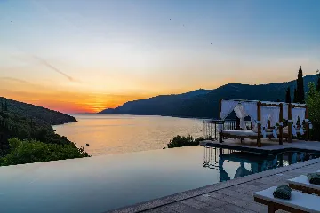 Seaside Infinity Villa with Private Estate, Molunat