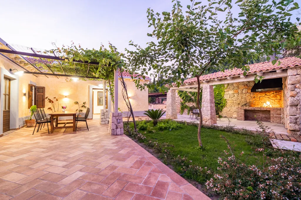 Seaside Infinity Villa with Private Estate, Molunat