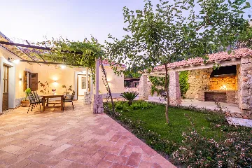 Seaside Infinity Villa with Private Estate, Molunat