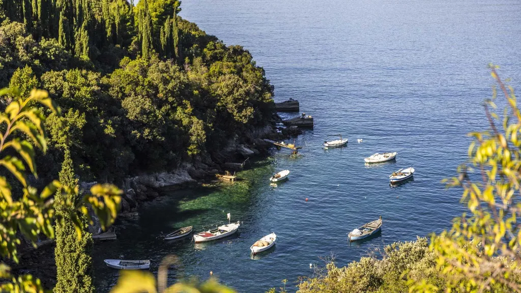 Seaside Infinity Villa with Private Estate, Molunat